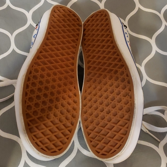 Neutral vans - Picture 5 of 5